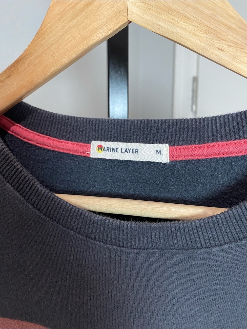 ⛱️🔥Marine Layer - Black Rainbow Stripe Sweatshirt - M - Picture 4 of 4